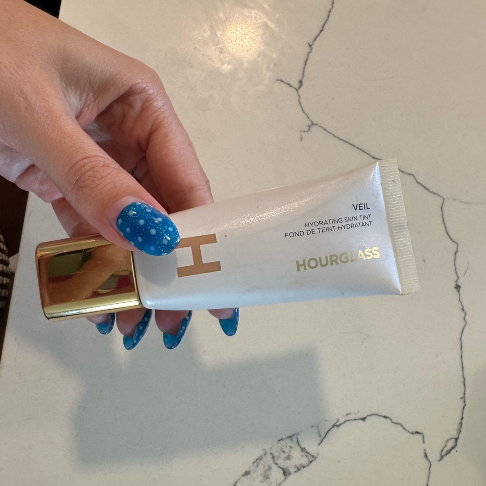 Hourglass Veil Hydrating Skin Tint